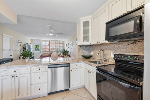 Купить кондоминиум в Халландейл-Бич, Флорида 1 спальня, 78.97м2, № 1931645 - фото 11