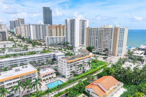 Купить кондоминиум в Халландейл-Бич, Флорида 1 спальня, 78.97м2, № 1931645 - фото 3
