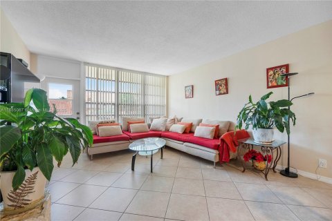 Купить кондоминиум в Халландейл-Бич, Флорида 1 спальня, 78.97м2, № 1931645 - фото 5