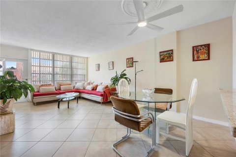 Купить кондоминиум в Халландейл-Бич, Флорида 1 спальня, 78.97м2, № 1931645 - фото 4