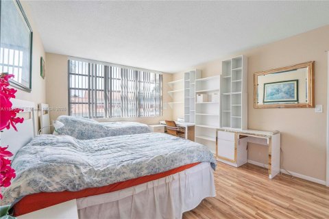 Купить кондоминиум в Халландейл-Бич, Флорида 1 спальня, 78.97м2, № 1931645 - фото 16