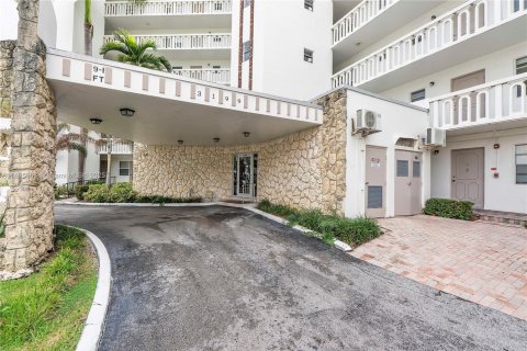 Купить кондоминиум в Халландейл-Бич, Флорида 1 спальня, 78.97м2, № 1931645 - фото 23