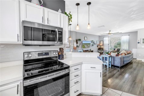 Townhouse in Tampa, Florida 2 bedrooms, 116.31 sq.m. № 1662156 - photo 14