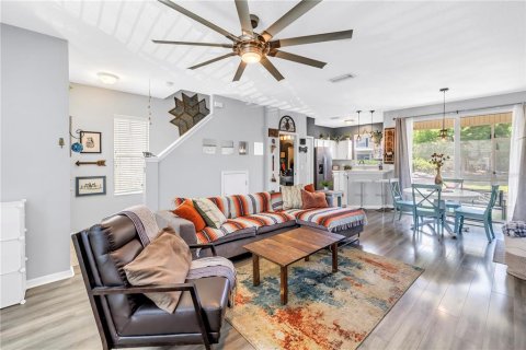 Townhouse in Tampa, Florida 2 bedrooms, 116.31 sq.m. № 1662156 - photo 4