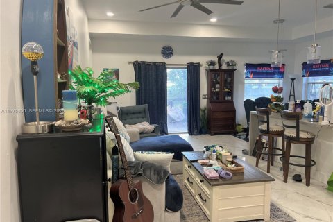 Casa en alquiler en Pembroke Pines, Florida, 3 dormitorios, 100.06 m2 № 2041459 - foto 5