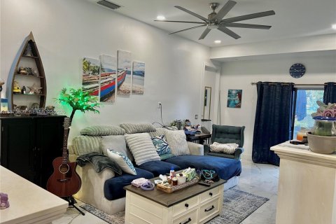 Casa en alquiler en Pembroke Pines, Florida, 3 dormitorios, 100.06 m2 № 2041459 - foto 6