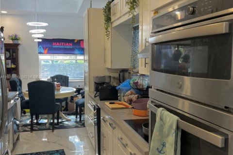 Casa en alquiler en Pembroke Pines, Florida, 3 dormitorios, 100.06 m2 № 2041459 - foto 12