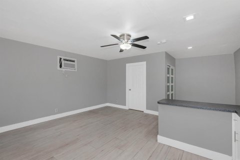House in Wilton Manors, Florida 3 bedrooms, 168.15 sq.m. № 2087038 - photo 29