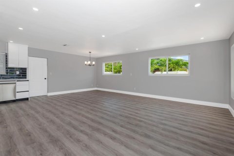 House in Wilton Manors, Florida 3 bedrooms, 168.15 sq.m. № 2087038 - photo 12