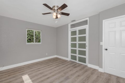 House in Wilton Manors, Florida 3 bedrooms, 168.15 sq.m. № 2087038 - photo 17