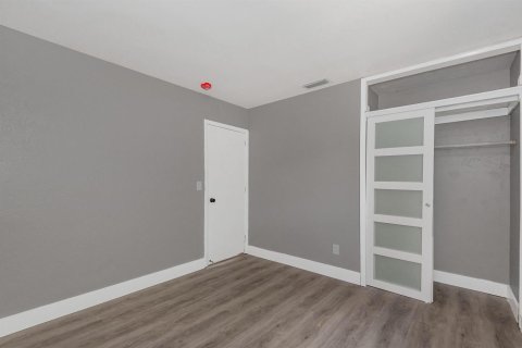 House in Wilton Manors, Florida 3 bedrooms, 168.15 sq.m. № 2087038 - photo 21