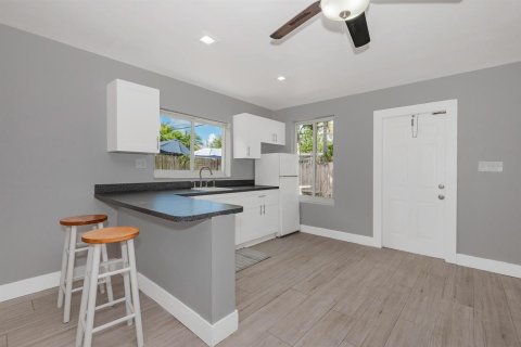 House in Wilton Manors, Florida 3 bedrooms, 168.15 sq.m. № 2087038 - photo 28