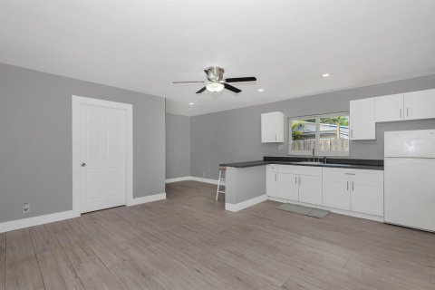 House in Wilton Manors, Florida 3 bedrooms, 168.15 sq.m. № 2087038 - photo 26