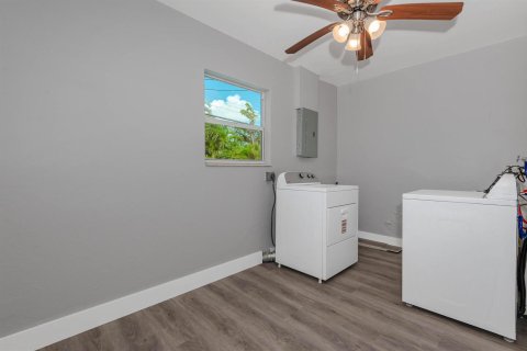 House in Wilton Manors, Florida 3 bedrooms, 168.15 sq.m. № 2087038 - photo 22