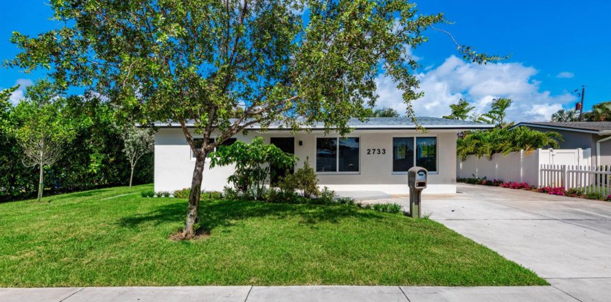 House in Wilton Manors, Florida 3 bedrooms, 168.15 sq.m. № 2087038