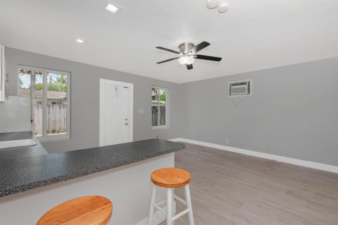 House in Wilton Manors, Florida 3 bedrooms, 168.15 sq.m. № 2087038 - photo 30