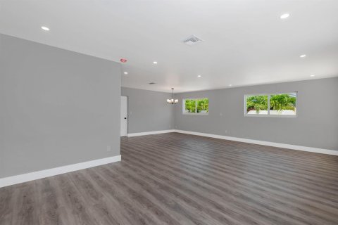 House in Wilton Manors, Florida 3 bedrooms, 168.15 sq.m. № 2087038 - photo 16