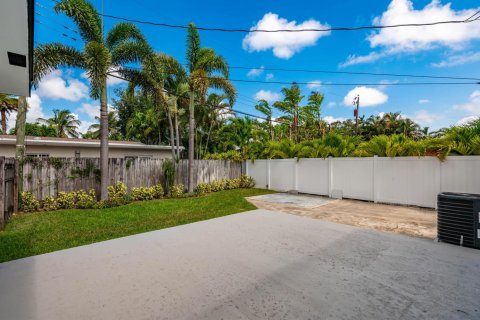House in Wilton Manors, Florida 3 bedrooms, 168.15 sq.m. № 2087038 - photo 23