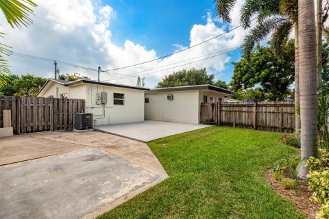 House in Wilton Manors, Florida 3 bedrooms, 168.15 sq.m. № 2087038 - photo 25