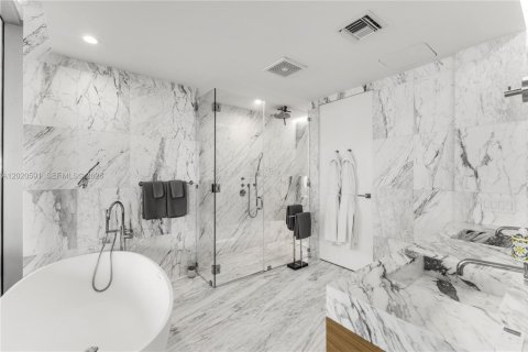 Copropriété à vendre à Miami Beach, Floride: 2 chambres, 185.8 m2 № 2256825 - photo 30