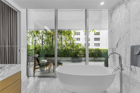 Copropriété à vendre à Miami Beach, Floride: 2 chambres, 185.8 m2 № 2256825 - photo 22