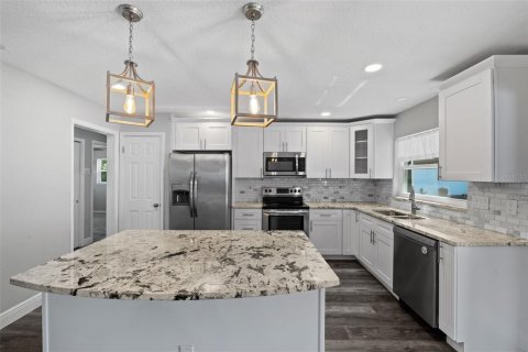 House in Tarpon Springs, Florida 3 bedrooms, 164.25 sq.m. № 1587724 - photo 7