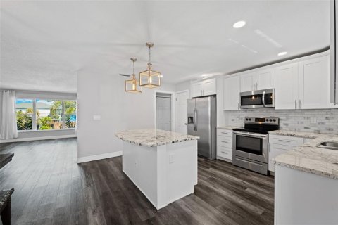 House in Tarpon Springs, Florida 3 bedrooms, 164.25 sq.m. № 1587724 - photo 9