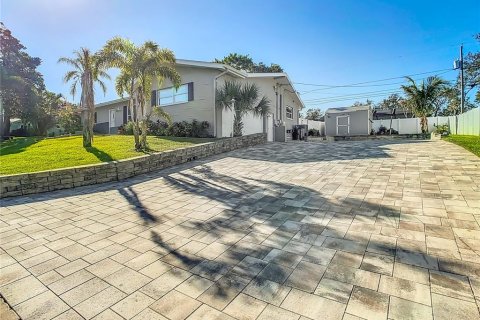House in Tarpon Springs, Florida 3 bedrooms, 164.25 sq.m. № 1587724 - photo 3