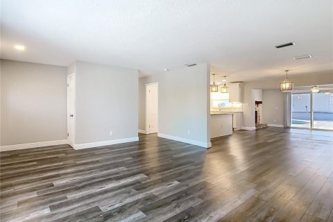 House in Tarpon Springs, Florida 3 bedrooms, 164.25 sq.m. № 1587724 - photo 15