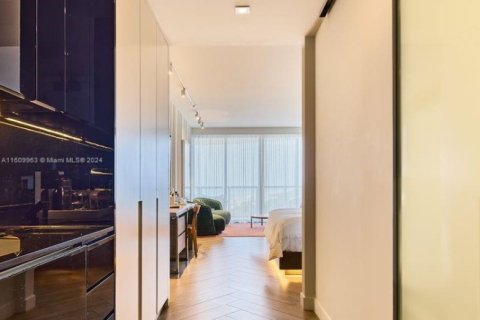 Condo in Miami Beach, Florida  № 2026598 - photo 3