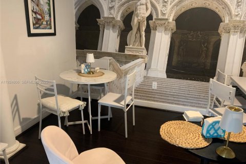 Propiedad comercial en venta en Miami Beach, Florida № 1993215 - foto 2