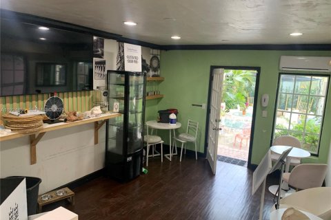 Propiedad comercial en venta en Miami Beach, Florida № 1993215 - foto 17