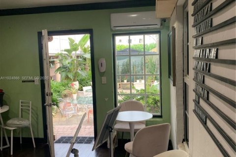 Propiedad comercial en venta en Miami Beach, Florida № 1993215 - foto 18