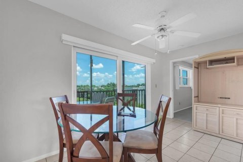 Condo in Saint Petersburg, Florida, 2 bedrooms  № 1856009 - photo 13