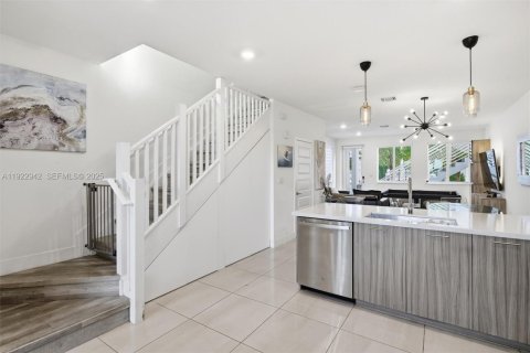Condo in Doral, Florida, 3 bedrooms in LANDMARK  № 2082822 - photo 19