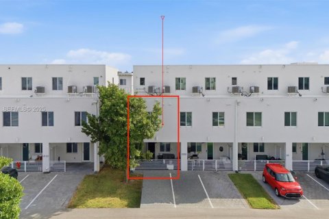 Condo in Doral, Florida, 3 bedrooms in LANDMARK  № 2082822 - photo 9