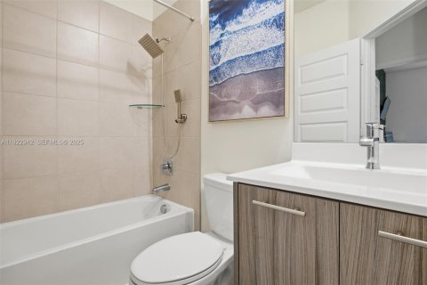 Condo in Doral, Florida, 3 bedrooms in LANDMARK  № 2082822 - photo 30