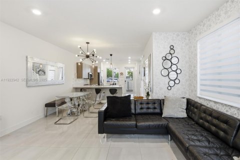 Condo in Doral, Florida, 3 bedrooms in LANDMARK  № 2082822 - photo 16