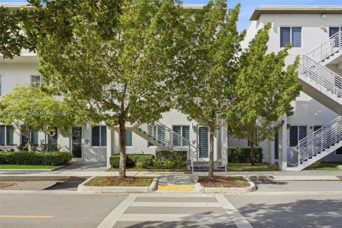 Condo in Doral, Florida, 3 bedrooms in LANDMARK  № 2082822 - photo 11