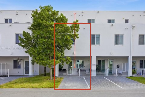 Condo in Doral, Florida, 3 bedrooms in LANDMARK  № 2082822 - photo 8