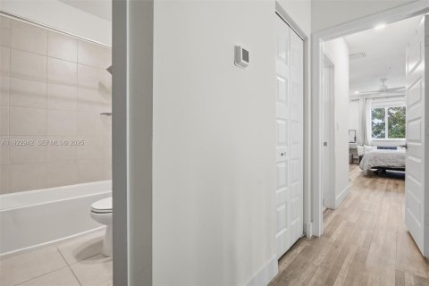 Condo in Doral, Florida, 3 bedrooms in LANDMARK  № 2082822 - photo 29