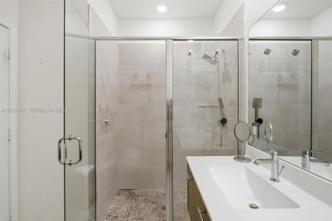 Condo in Doral, Florida, 3 bedrooms in LANDMARK  № 2082822 - photo 25