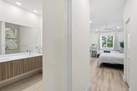 Condo in Doral, Florida, 3 bedrooms in LANDMARK  № 2082822 - photo 5