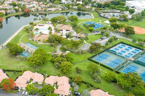 Condo in Miami, Florida, 2 bedrooms № 2077468 - photo 27