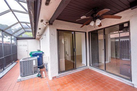 Condo in Miami, Florida, 2 bedrooms № 2077468 - photo 18