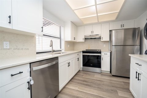 Condo in Miami, Florida, 2 bedrooms № 2077468 - photo 6