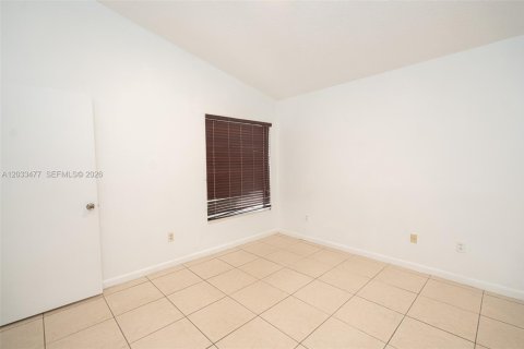 Condo in Miami, Florida, 2 bedrooms № 2077468 - photo 11