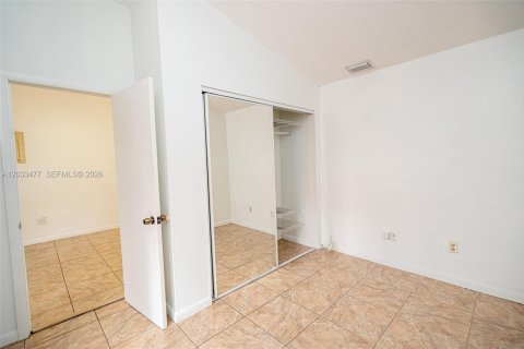 Condo in Miami, Florida, 2 bedrooms № 2077468 - photo 16