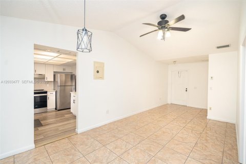 Condo in Miami, Florida, 2 bedrooms № 2077468 - photo 5