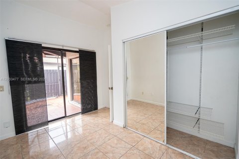 Condo in Miami, Florida, 2 bedrooms № 2077468 - photo 15